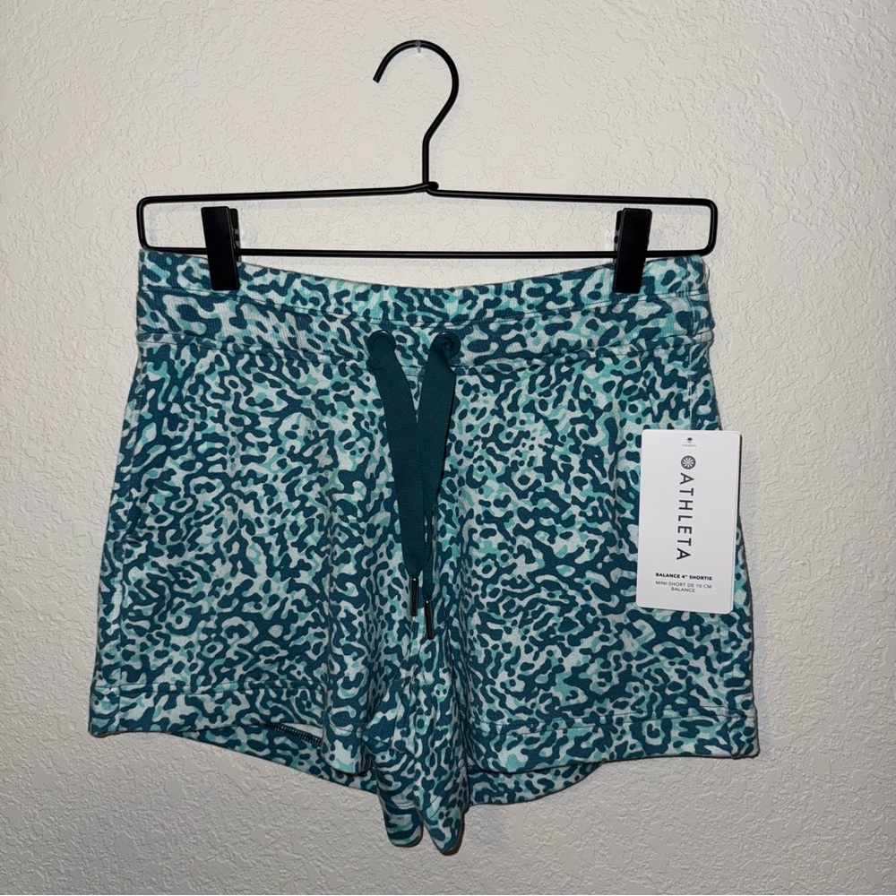 Athleta 4 in shortie